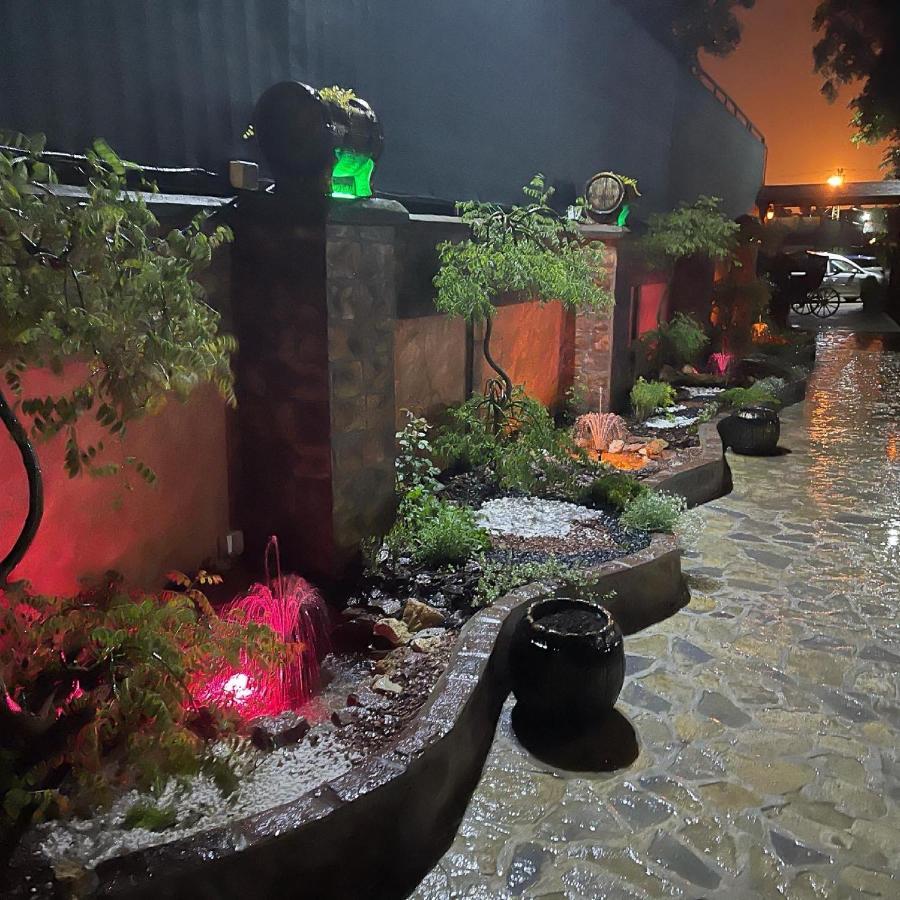 ホテルКаштел Pančevo エクステリア 写真