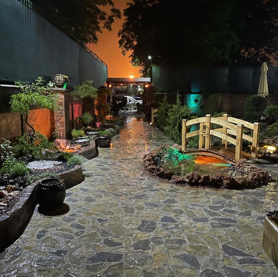 ホテルКаштел Pančevo エクステリア 写真