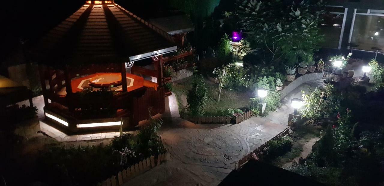 ホテルКаштел Pančevo エクステリア 写真