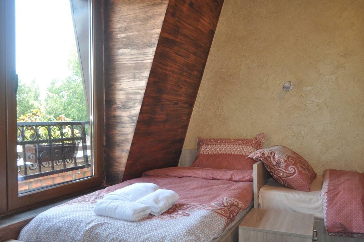 ホテルКаштел Pančevo エクステリア 写真