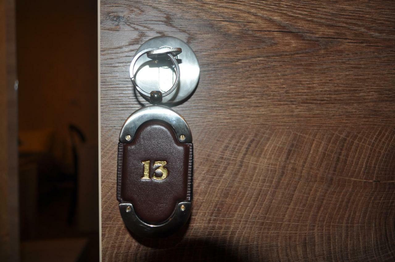 ホテルКаштел Pančevo エクステリア 写真